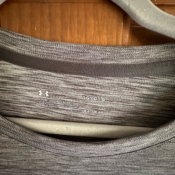 Has been washed but not worn
The color is gray. - Picture 2 of 2